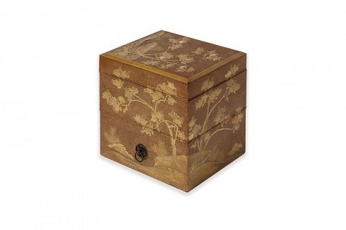 Japanese lacquered golden cosmetic box (tebako)