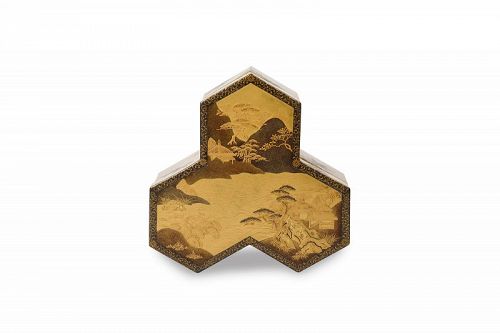 Japanese rock shaped gold lacquer kobako (box)