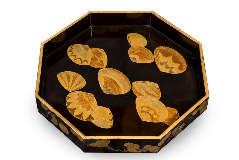 Japanese black and gold lacquered kaoike pair (game-shell boxes)