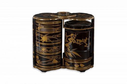 Japanese lacquered sageju-bko (picnic box)