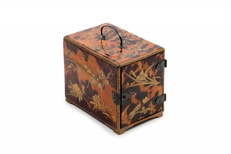Japanese incense cabinet (kodansu) in tortoise shell and lacquer