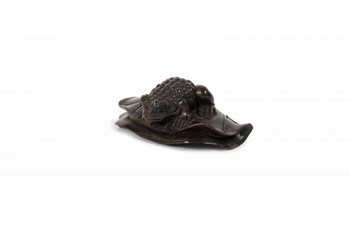 Japanese Meiji frog netsuke