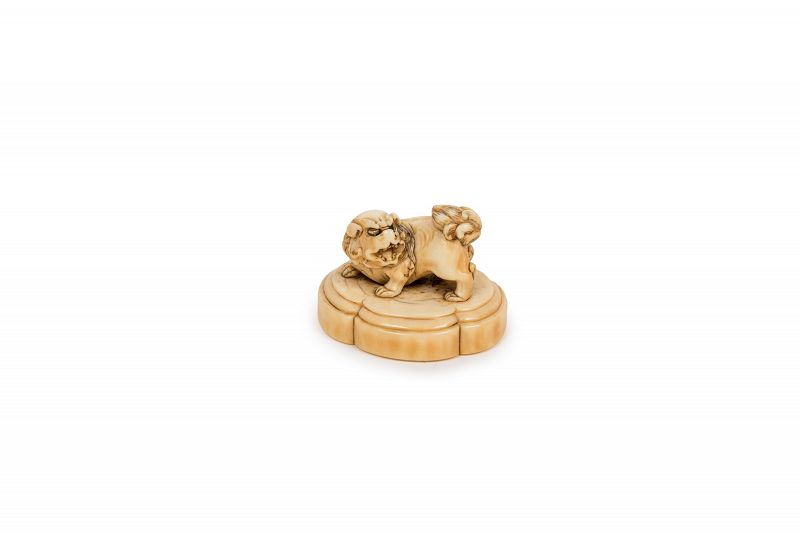 Japanese guardian lion shishi komainu netsuke on base Meiji