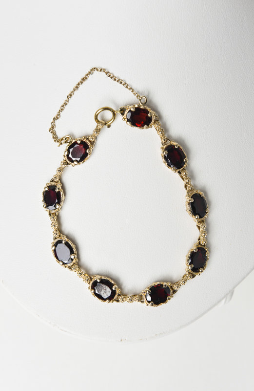 Vintage 14K  Yellow Gold and Garnet Link Bracelet