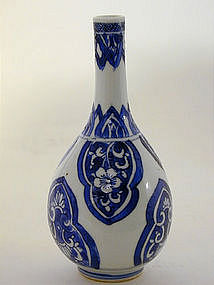 A Chinese Export Miniature Bottle Vase. 18th C