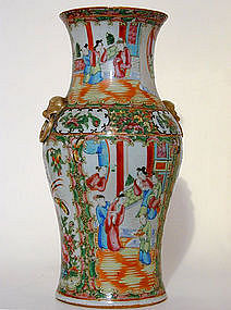 A Chinese Rose Medallion Vase, 19th C