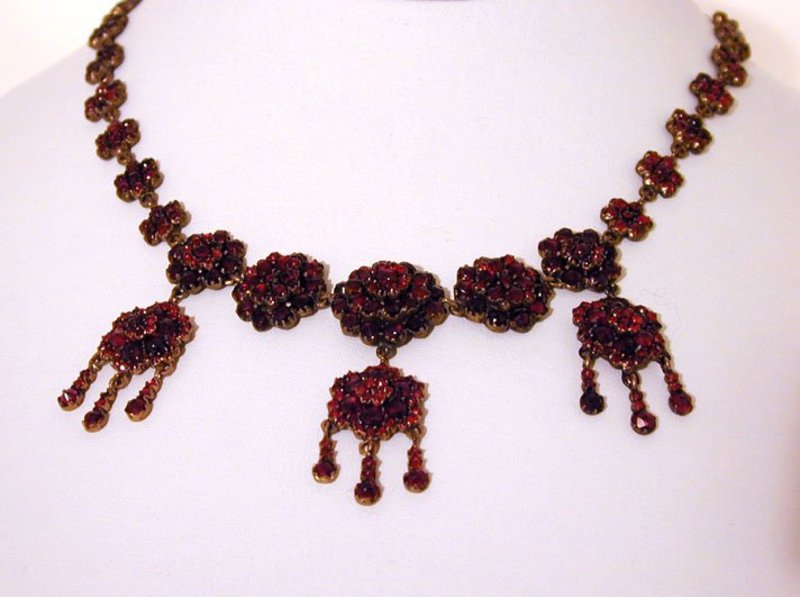 A 19th C Bohemian Garnet and Gilt Silver Necklace