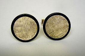 Vintage 14k Gold And Onyx Toggle Back 
cuff Links