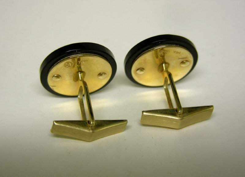 Vintage 14k Gold And Onyx Toggle Back 
cuff Links