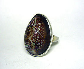 Vintage Handcrafted Silver And Shell 
ring
