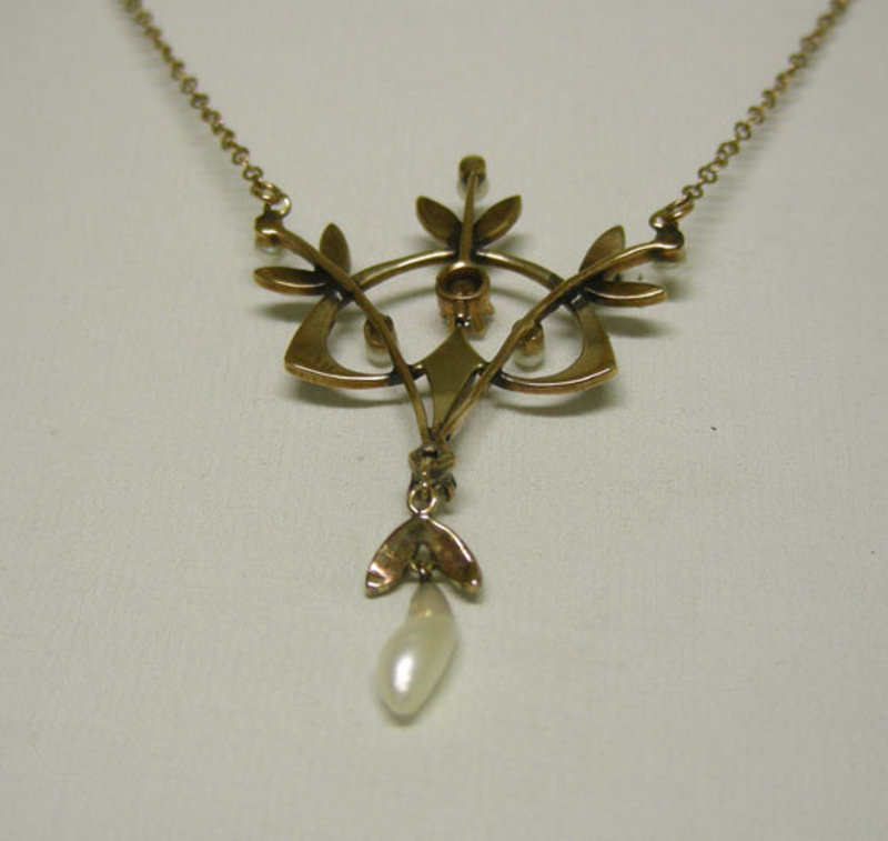 An Art Nouveau Gold, Diamond And Pearl 
lavaliere