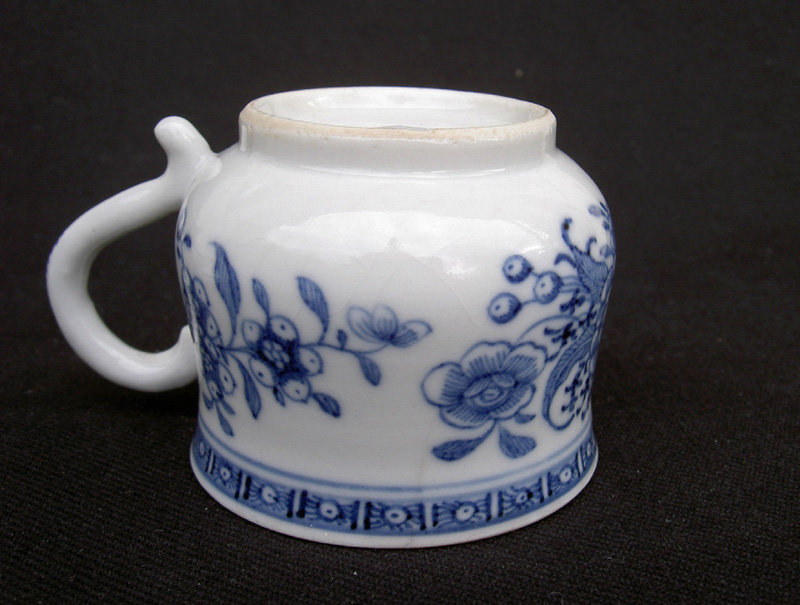 Chinese export blue and white pot de crème