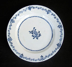 Chinese blue and white plate with a single flower, Kangxi or Yongzheng