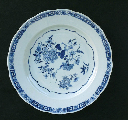 Large blue and white early Qianlong plate