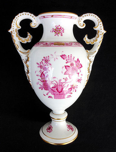 Hungarian Herend urn vase in the Chinese Bouquet pattern