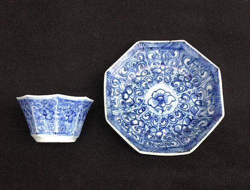 Blue and white octagonal wine cup and saucer, Kangxi