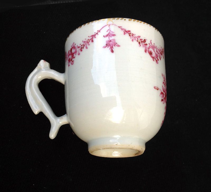 Chinese Export coffee cup, European decoration in puce, Qianlong