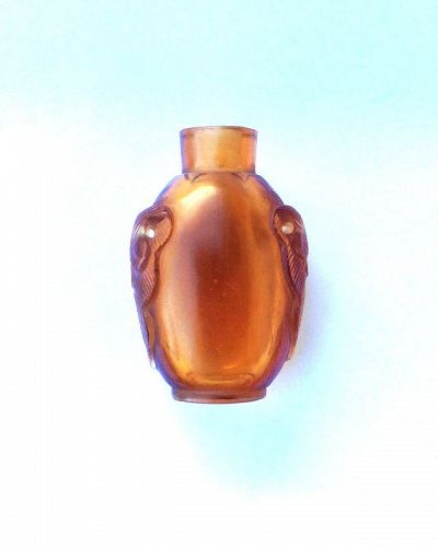 Amber glass carved snuff bottle, Chinese, late Qing
