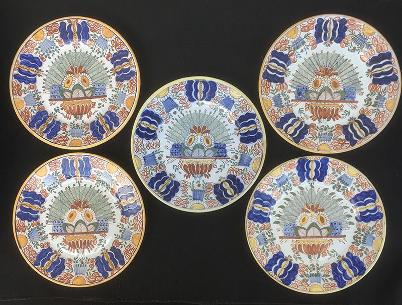 Delft Peacock wall plates, marks for De Klauw