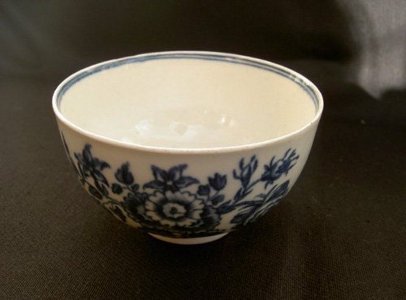 Worcester blue and white tea bowl, 18th century