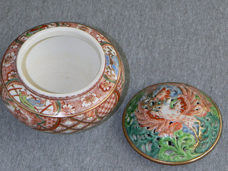 Fine Japanese Porcelain Koro