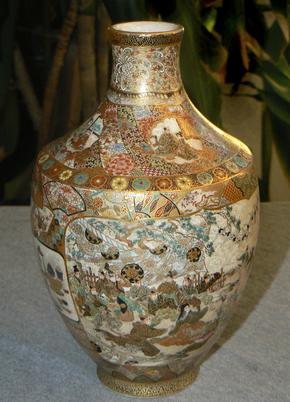 Outstanding Japanese Satsuma Vase - Kinkozan