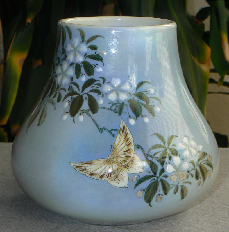Fine Japanese Porcelain Vase Kawamoto Hansuke