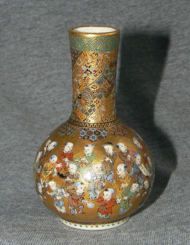 Exquistite Japanese Satsuma Cabinet Vase