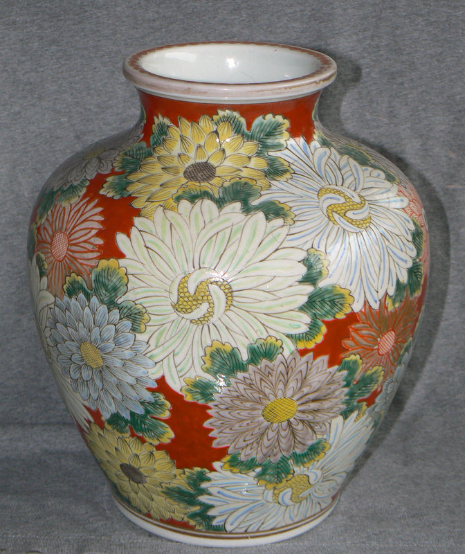 Attractive early Japanese Imari Porcelain Vase