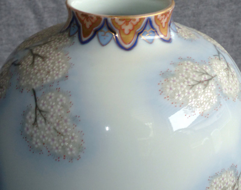 Fine Japanese Imari Porcelain Vase - Fukagawa