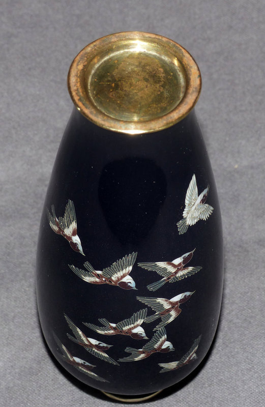 Fine Japanese Cloisonne Enamel Vase with 11 sparrows