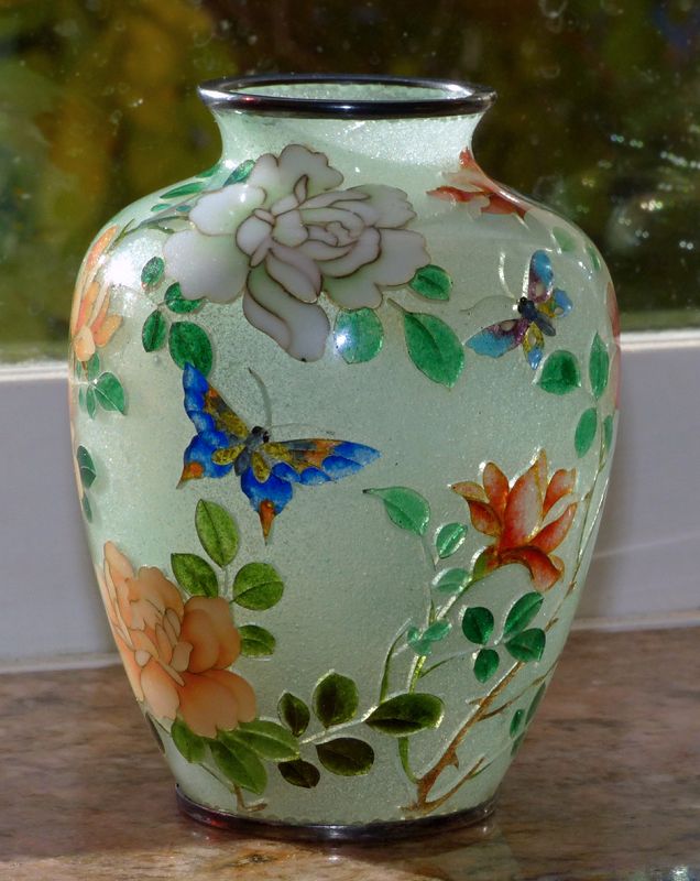Fine &amp; rare Japanese Cloisonne Enamel vase - Plique signed by Kumeno