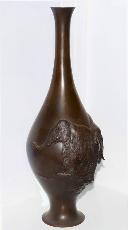 Fabalous Meiji Era Bronze Vase - Elephants