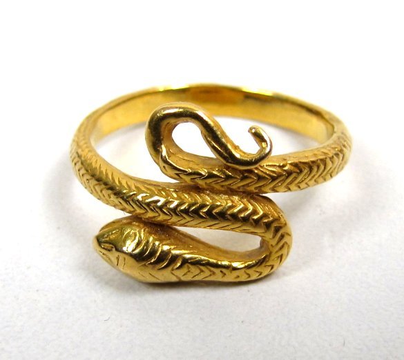 Beautiful Antique 18K Gold Snake Ring