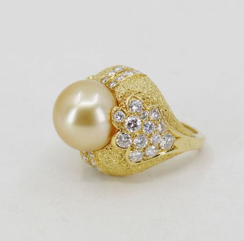 Van Cleef & Arpels France South Sea and diamond ring 18k gold