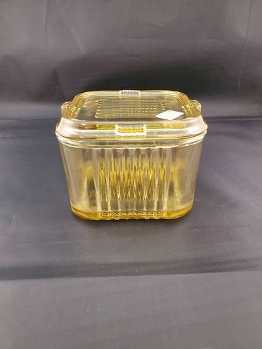 Federal Amber 4 by 4 refrigerator container