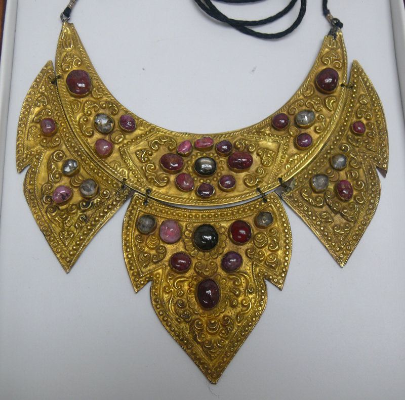 19th Century Balinese Gold Necklace, Cabochon Rubies