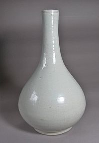 Very Fine, clear and Warm White Porcelain Bottle