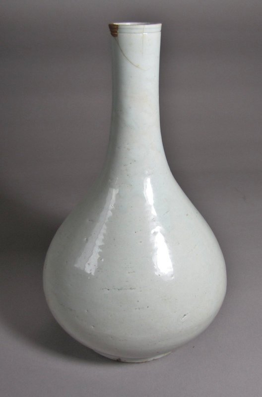 Very Fine, clear and Warm White Porcelain Bottle