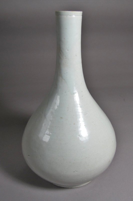 Very Fine, clear and Warm White Porcelain Bottle