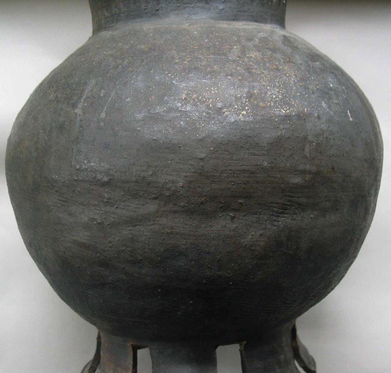 Large Incised Stoneware Jar-Old Silla Period, 4th-6th C