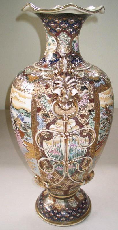 Very Fine and Large Satsuma Vase by KINKOZAN(1868-1927)