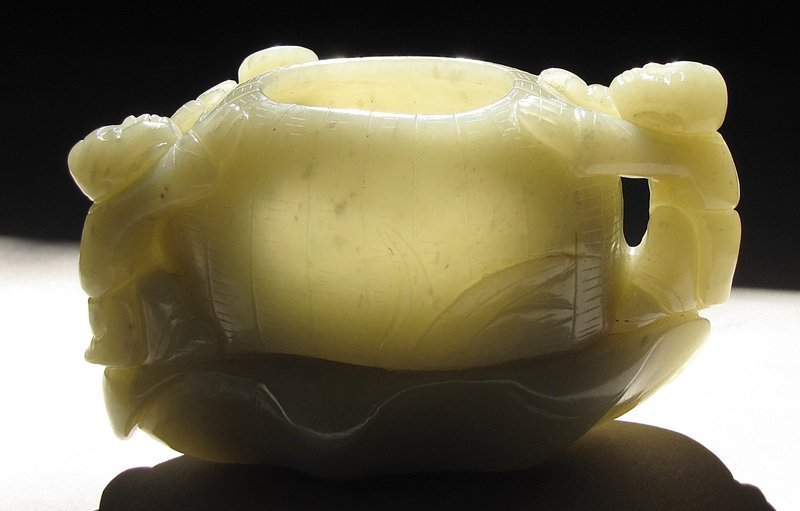 Very Fine Pale Celadon White Jade Circular Water Coupe