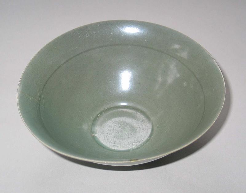 A Finely and Evenly Glazed Celadon Bowl