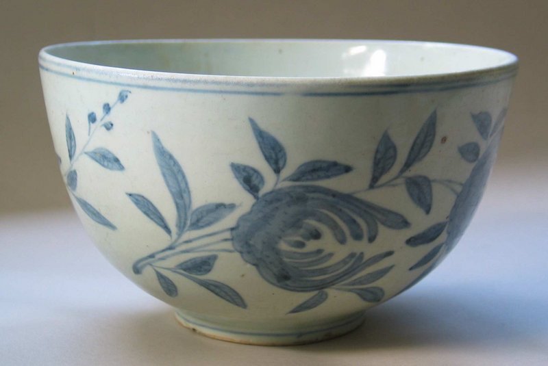 A Very Fine and Rare Blue and White Large Deep Bowl