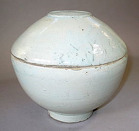 A Fine  and Large White Porcelain Bowl and Cover