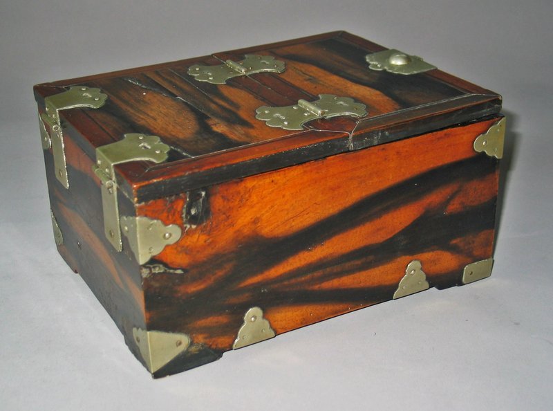 A Fine Korean Persimmen Wood Cosmetic Box (Kyung Dae