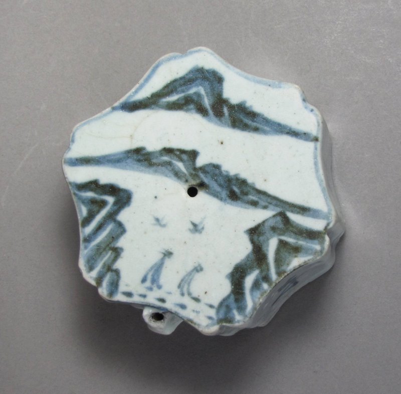 A Rare Octagonal Blue/White Porcelain Water Dropper
