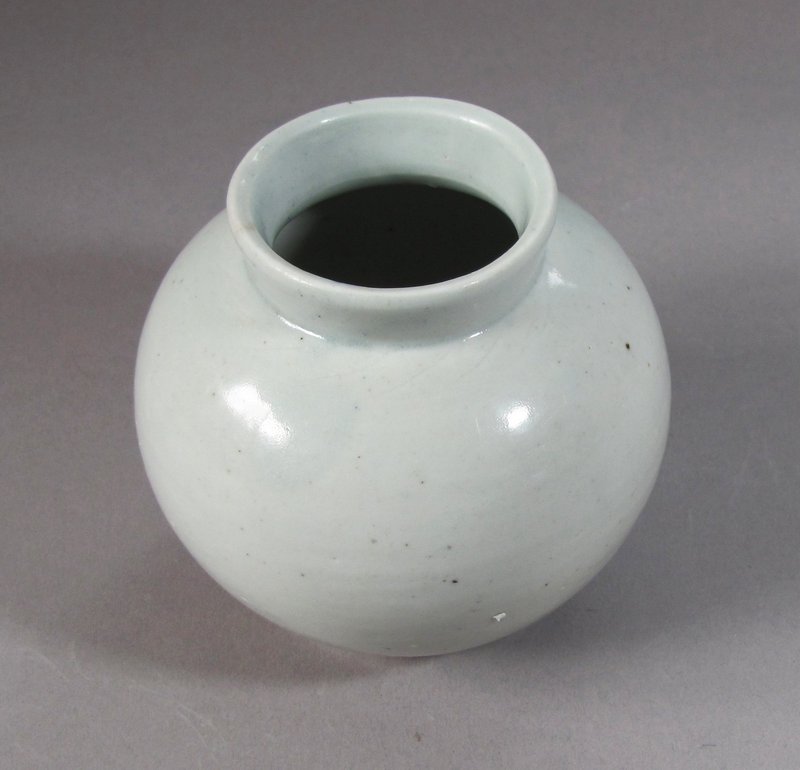 A Fine Round-Shape White Porcelain Jarlet; 19th C.