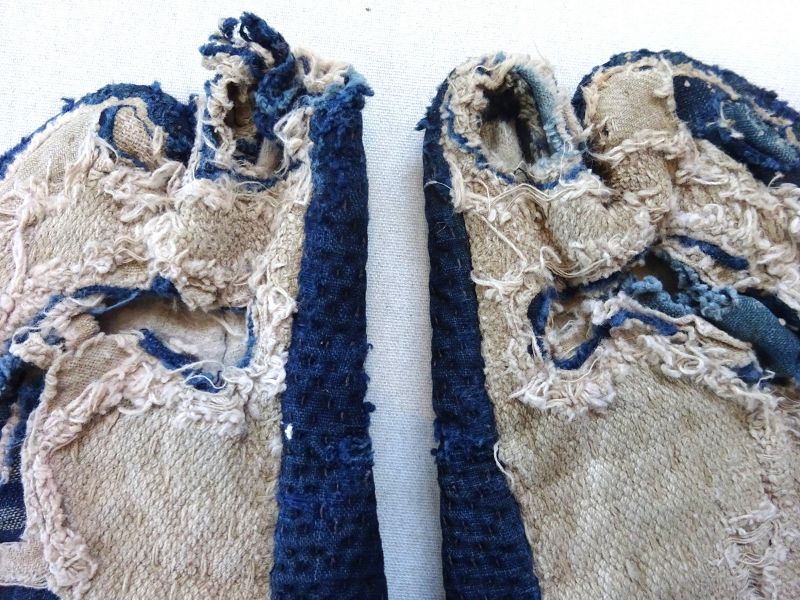 Japanese Vintage Textile Boro Tabi Made of Indigo Cotton with Sashiko